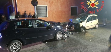 Scontro frontale nel Catanzarese, due feriti: grave una donna (FOTO)