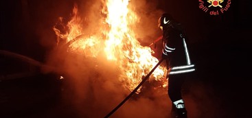 Catanzaro, autovetture in fiamme anche a Viale Isonzo. L'ipotesi più accreditata è quella dolosa