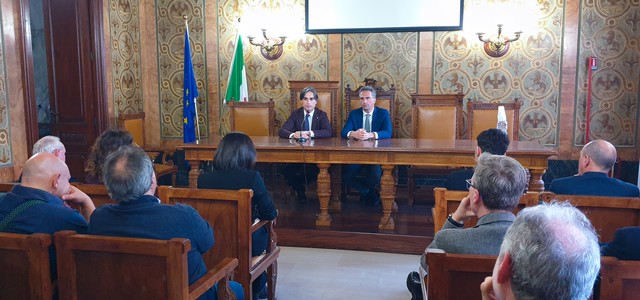 Il sindaco incontra i rappresentanti delle impresa reggine: "Evitare dissesto e rilanciare comparto produttivo"