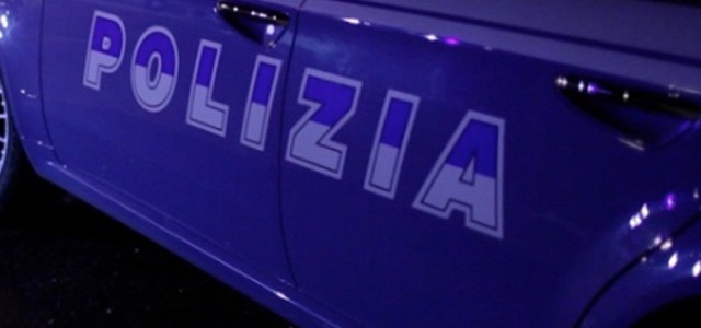 Rissa davanti ad un pub, ferito con una decina di coltellate: fermato 19enne
