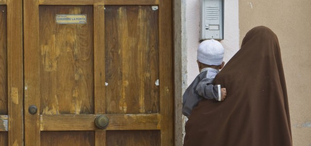 Islamica senza velo,compagno la violenta