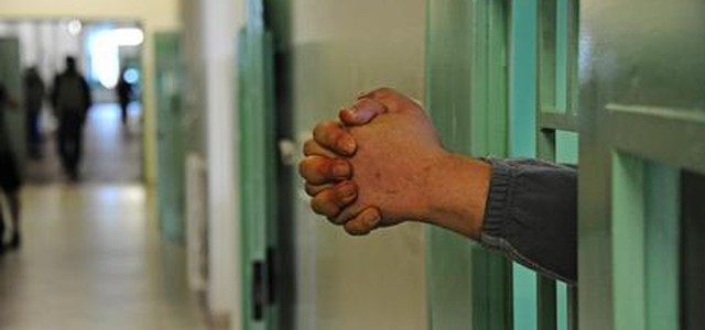 Droga e telefonini in carcere, arrestato agente di polizia penitenziaria del catanzarese