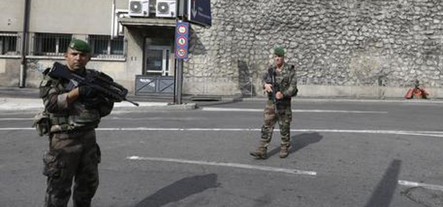 Marsiglia, accoltella passanti invocando Allah: due morti