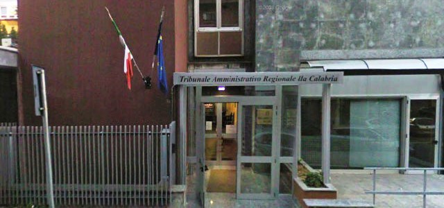 Tar Catanzaro annulla provvedimento di diniego consentendo l'immatricolazione dei ricorrenti
