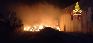 Incendio rifiuti in ditta a Squillace