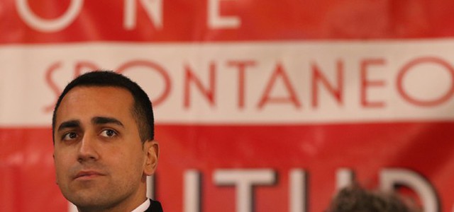 Tensione M5S su rimborsi, Di Maio in banca alla Camera con inviato "Iene"