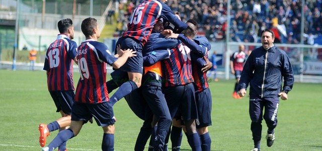 Catanzaro ai playout, l'incubo di svegliarsi "dilettanti": il passo della Vibonese fa paura