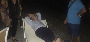 Vittorio Sgarbi visita il “Dadada Beach Museum”