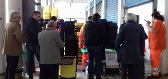 Al Lido comunale iniziata la consegna dei kit per la raccolta differenziata porta a porta