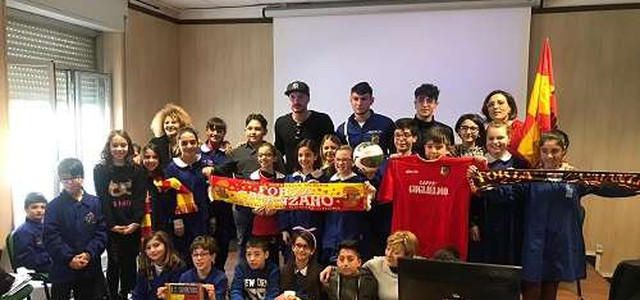 Il Catanzaro sale in cattedra... il coro degli alunni dell'I.C. "Mattia Preti" (VIDEO)