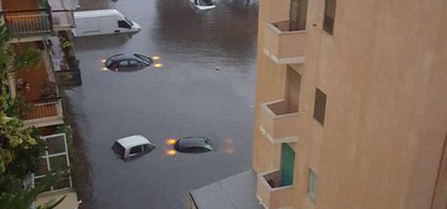 Nubifragio a Reggio,disagi e allagamenti