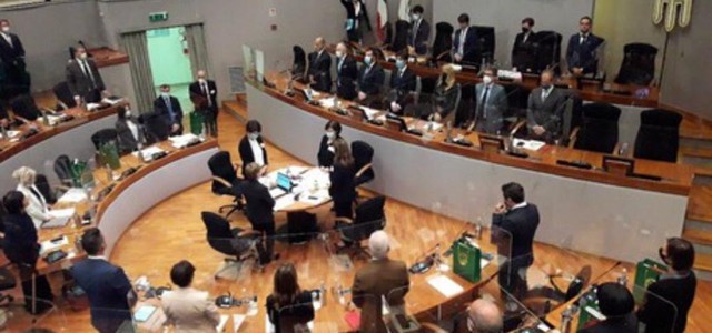 Santelli - minuto silenzio alla prima seduta del Consiglio delle Marche
