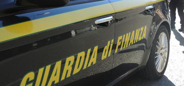 Corruzione e falsità ideologica, due misure cautelari per dirigente Regione ed imprenditrice
