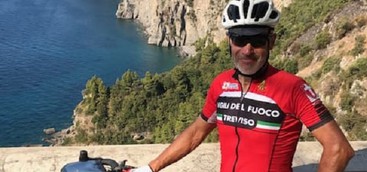 Continua l'impresa del pompiere ciclista che fa tappa in tutte le sedi dei Vvf d'Italia (FOTO)