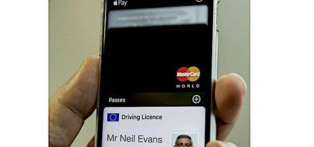 Arriva patente digitale, in Inghilterra si guiderà con smartphone