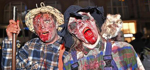 Approfittano di Halloween per rubare