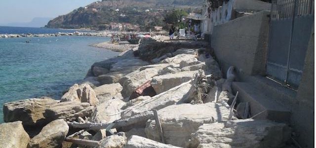 EROSIONE COSTIERA A VILLA SAN GIOVANNI - L’AMMINISTRAZIONE A LAVORO PER MITIGARE L’EMERGENZA