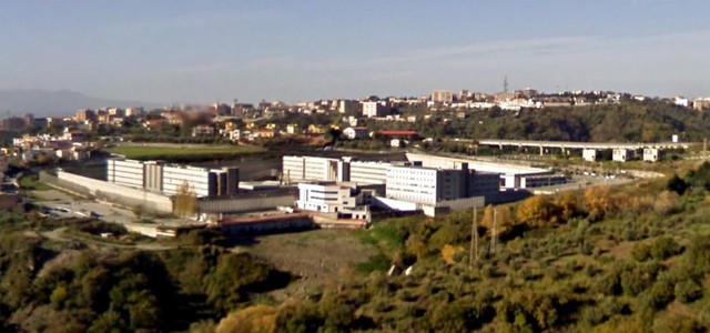Terreno abbandonato diventa vigneto grazie al Protocollo d’intesa tra Calabria Verde e Casa Circondariale ‘Ugo Caridi’. Occasione per i detenuti di apprendere un mestiere