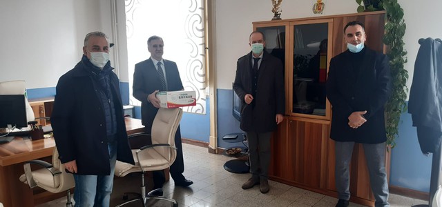 Coronavirus: Fsp e Siulp donano mascherine a questura Catanzaro