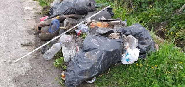 Catanzaro, quintali di rifiuti rimossi dal canalone di contrada Guglia, Longo e Concolino: “Una vergogna continua”