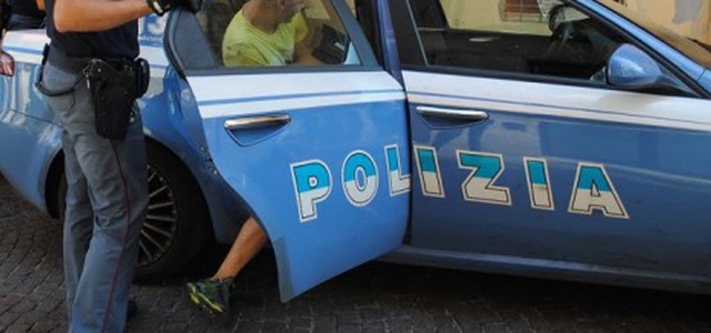 Evade dai domiciliari a Catanzaro, poliziotto libero dal servizio lo riconosce: arrestato