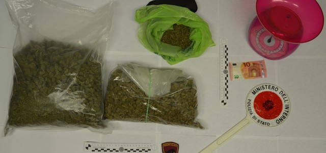 Catanzaro: In casa quasi 2 Kg. di marijuana  - Arrestato un quarantenne catanzarese.