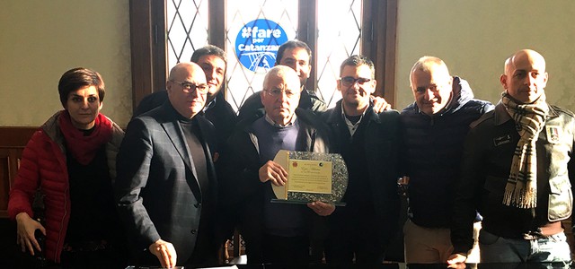 Premio per 50 anni di carriera lavorativa ad Ezio Adamo