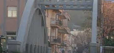 Arancia meccanica a Catanzaro: Ladri incappucciati seminano il terrore, proteste per la sicurezza