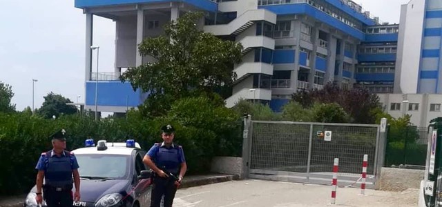 Ruba 20 kg di cavi in rame da ospedale, arrestato