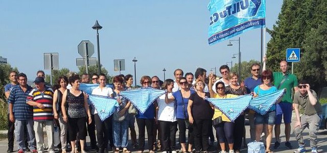 Lavoratori villaggio turistico di Simeri incrociano le braccia
