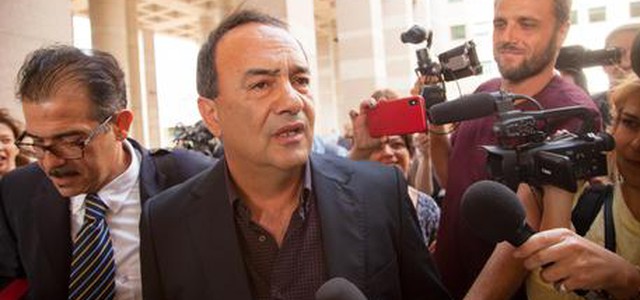 Riace, revocati i domiciliari a Lucano