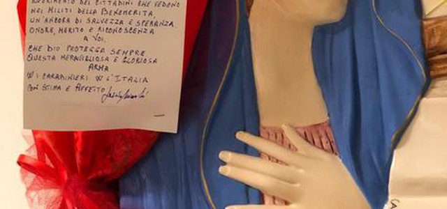 Rosa rossa con lettera per i CC oggi