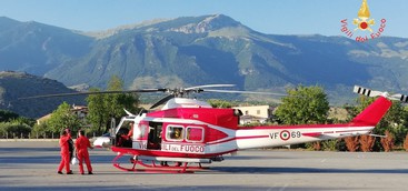Cade durante la gita in montagna, escursionista recuperata con l'elicottero