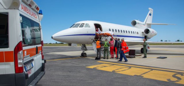 L’Aeronautica militare trasporta uomo in pericolo di vita da Crotone a Roma