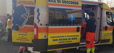 Auto investe pedone a Catanzaro Lido, provvidenziale soccorso dei carabinieri