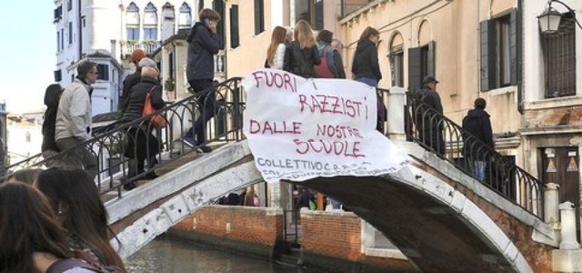 Licenziata prof delle frasi razziste su migranti. Su Facebook: "Bruciateli vivi". Farà ricorso