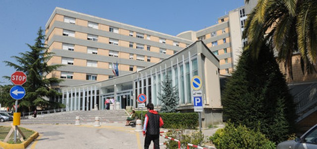 18enne si spara per gioco, è grave