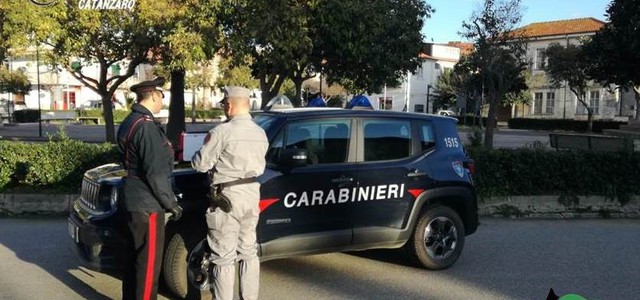 Autofficina non autorizzata sequestrata dai Carabinieri. Sanzione di 5000 euro a carico dell'esercente