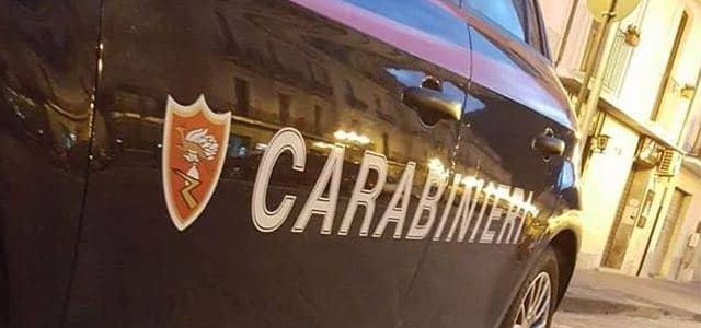 Forza posto di controllo e sperona auto dei carabinieri. Arrestato 36enne 