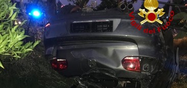 Auto si ribalta sulla SS 106 nel Catanzarese, due feriti (FOTO)