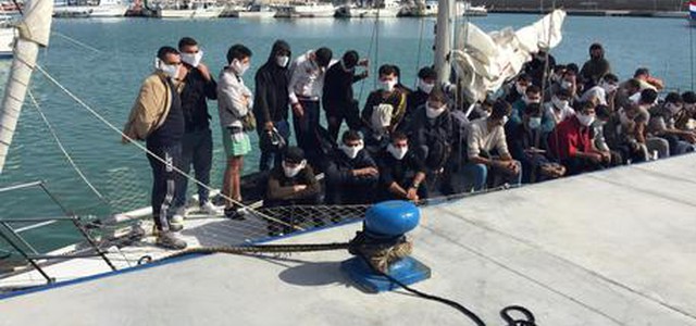 Altro sbarco in Calabria, 48 migranti a Roccella Ionica