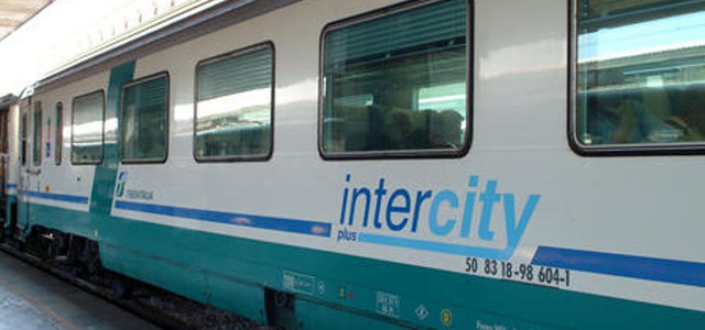 Trasporti, M5S: "Due treni hanno ripreso a fermarsi nella stazione di Scalea"