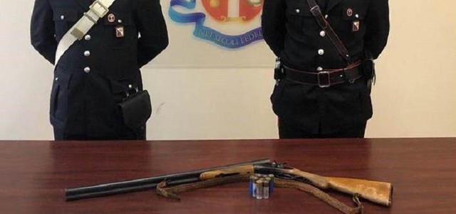 Minacce di morte a ex cognato e detenzione abusiva di arma, denunciato 35enne