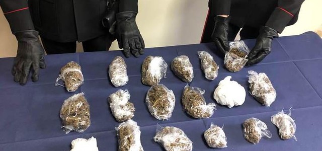Droga e munizioni in auto, arrestato 79enne nel Catanzarese