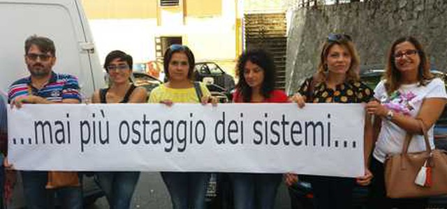 Niente assegnazioni, protesta docenti