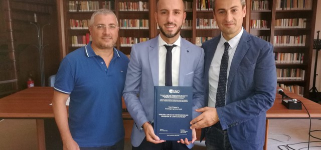 Tesi di Laurea su "costruzione del consenso. Il caso di Catanzaro" consegnata a Biblioteca comunale 