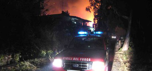 Fiamme in casa, due morti intossicati