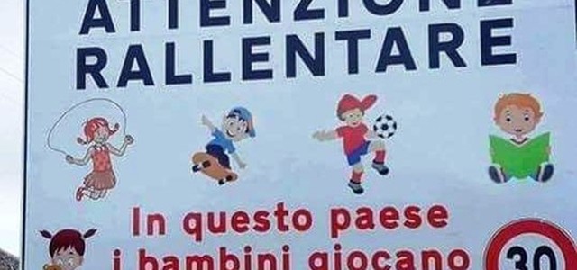 'Rallentate, bimbi giocano per strada'
