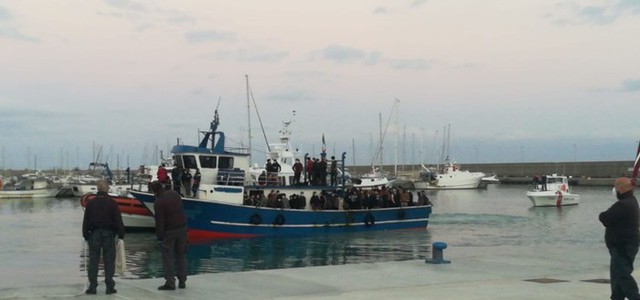 Nuovo sbarco  di migranti nel Reggino, arrivano in cento