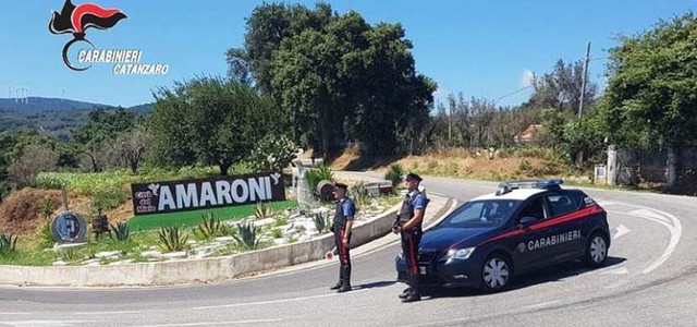 Aggredisce donna e viene picchiato dai familiari, quattro arresti nel Catanzarese